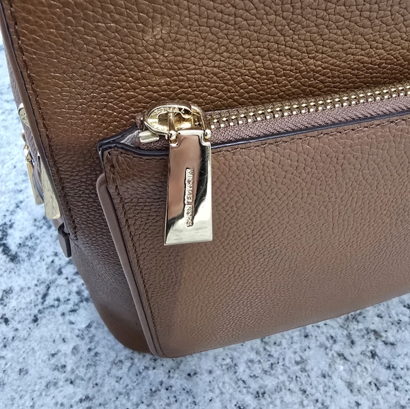 LIKE NEW! Michael Kors Medium Backpack - Picture 4 of 8